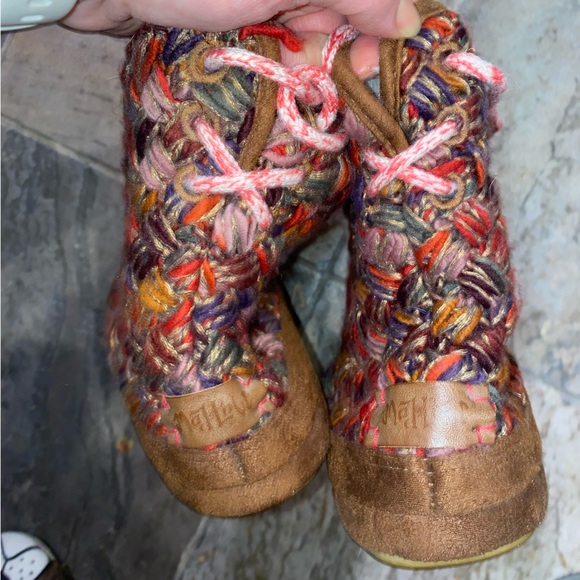 NWT Mad Love Women's Bootie Slippers
Fuzzy Yarn Knit Jewel Tones - Picture 3 of 16